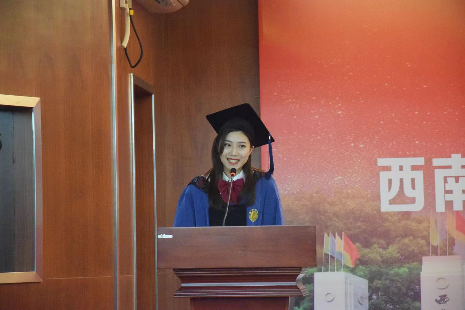 李芳.jpg